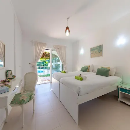 Holiday Home Olhos D'Agua Near Beach 阿尔布费拉